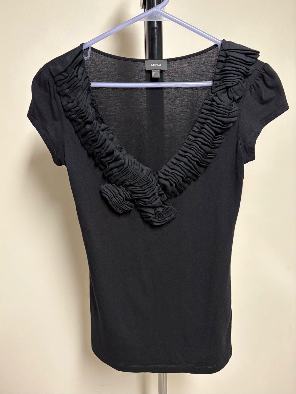 Vintage MEXX Y2K Black Cap Sleeve V-Neck Top w/Silk Blend Plisse Ruffle Size XS